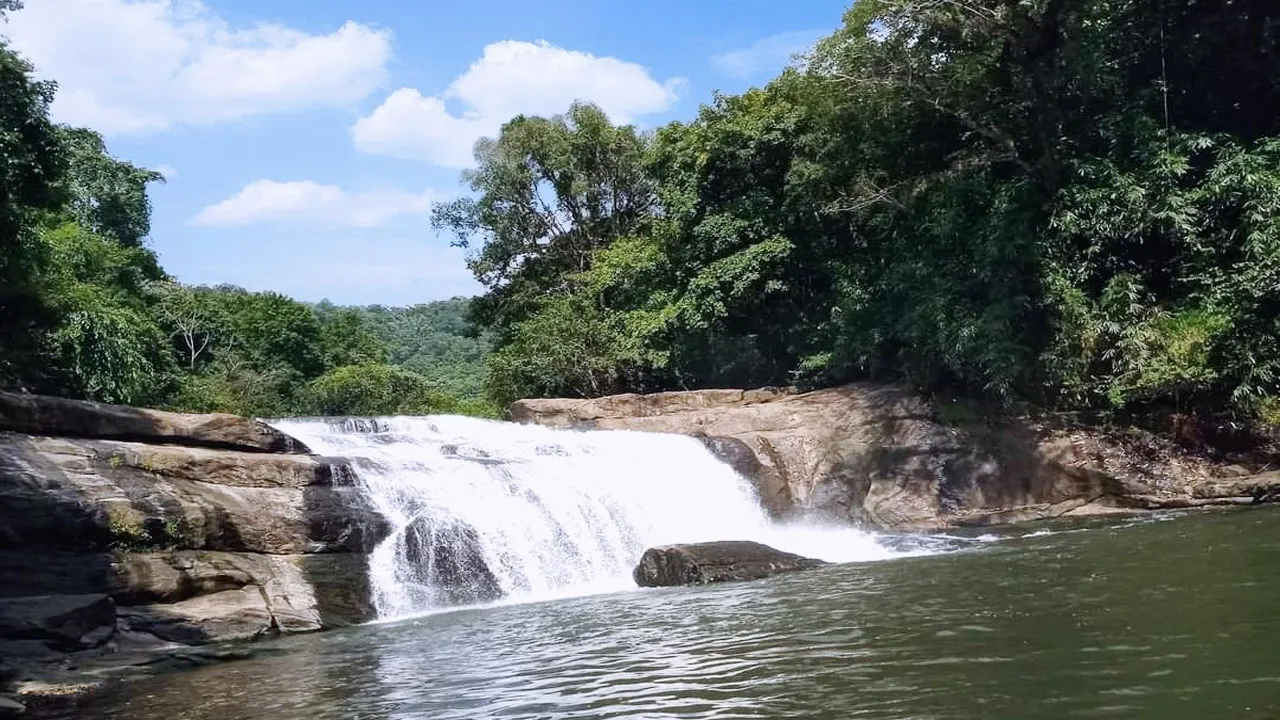 Scenic waterfall near Thodupuzha - Thommankuthu